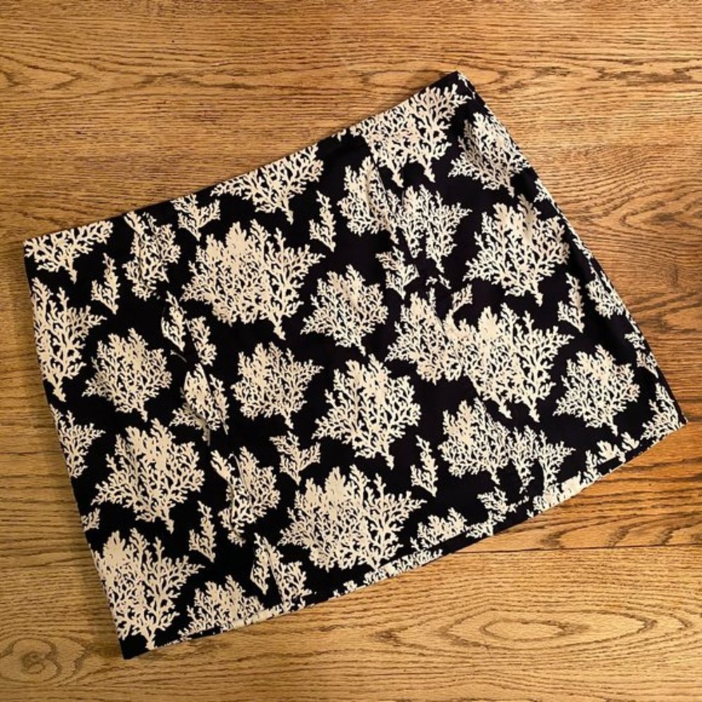 Crown & IVY Navy‎ and white coral print skirt Size 20W Curvy